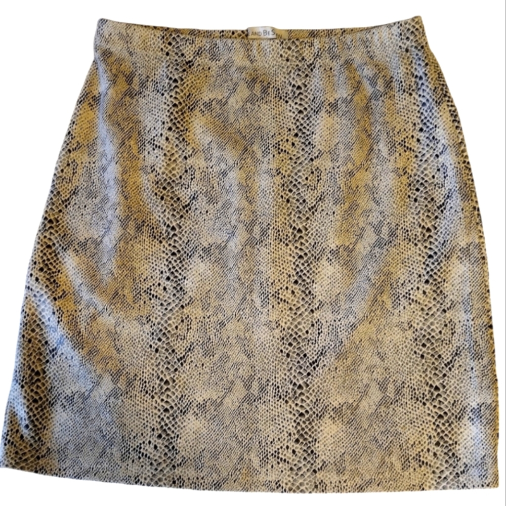 See & Be Seen soft Faux suede snakeskin print stretch knit short skirt size S